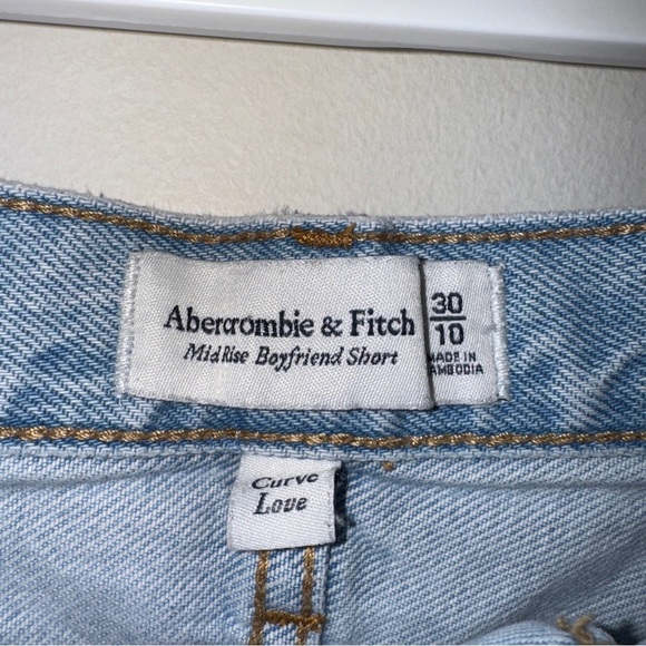 Abercrombie and fitch mid rise boyfriend distressed shorts light wash 30/ 10 - Picture 2 of 5
